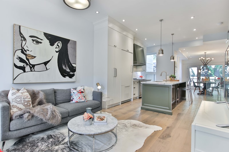 Cucina con isola in marmo